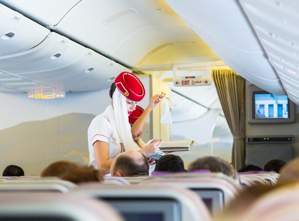 阿聯酋航空日前被揭對空服人員體重執行超嚴格規定,包括設有「體重警察」來監督空姐的身材。
