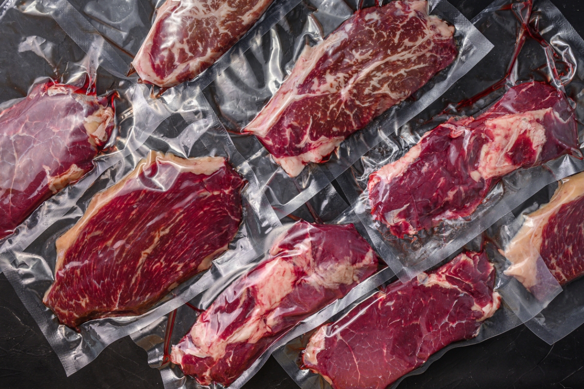 拜登3日公佈了助中小型肉食企業提高競爭力的10億美元方案。