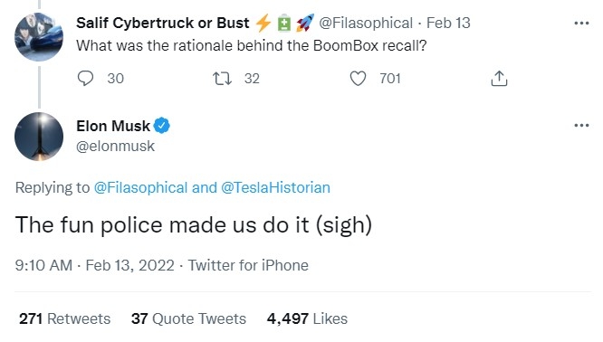 繼Tesla日前因Boombox功能召回逾50萬輛車之後,有推特網友在13日向馬斯克詢問此事背後的原因。