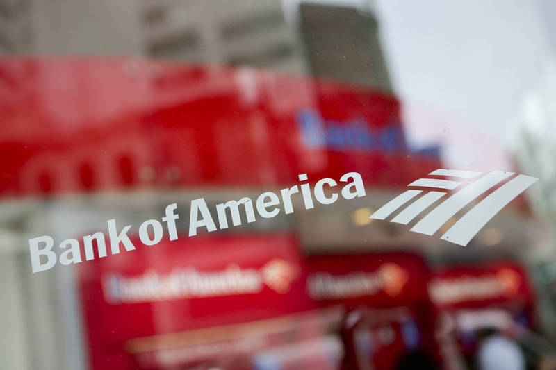 早前英國《金融時報》報道，美國銀行（Bank of America）正考慮將員工從香港轉移到新加坡。