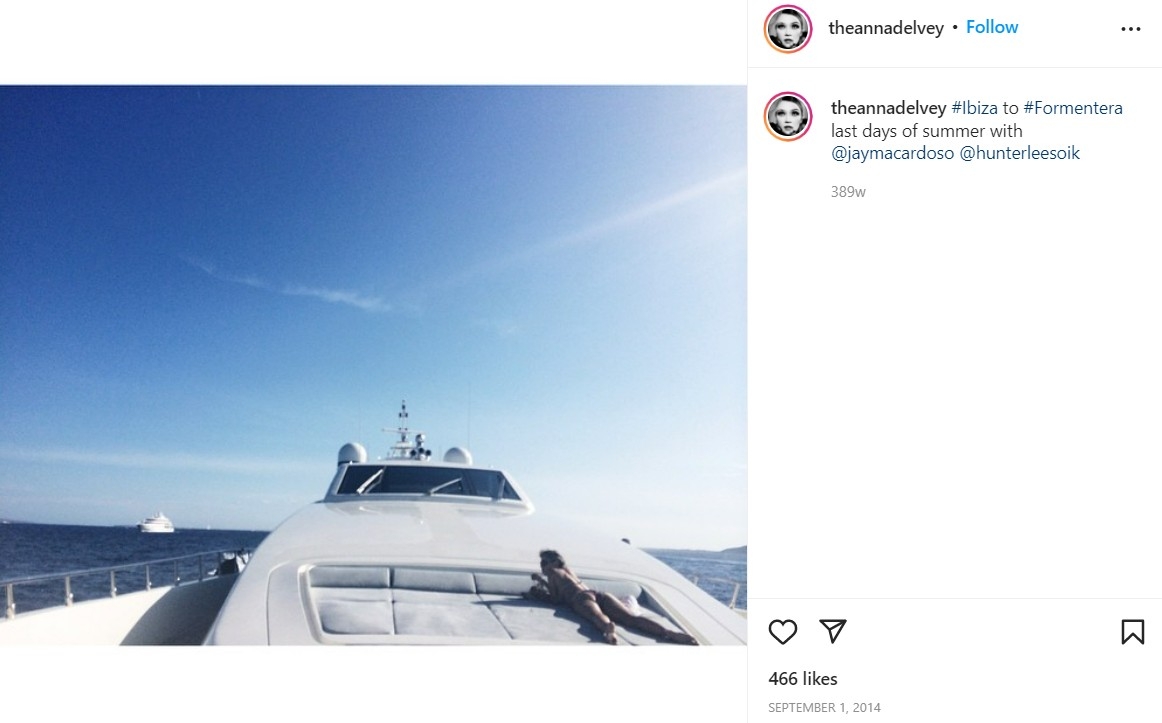 為了讓假名媛的身份更加逼真,安娜還開設了Instagram和Facebook上傳各種奢侈生活的照片。