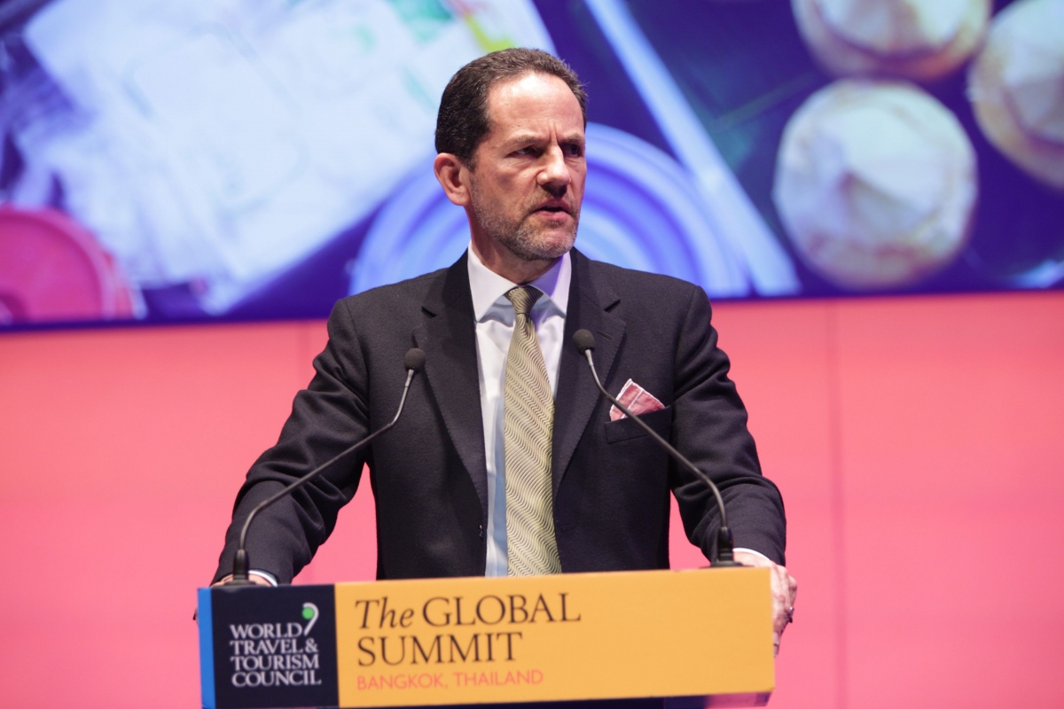 James Riley表示自己在海外逗留10個月後最近返回香港。他指其團隊繼續留在香港變得不再可行（infeasible ）