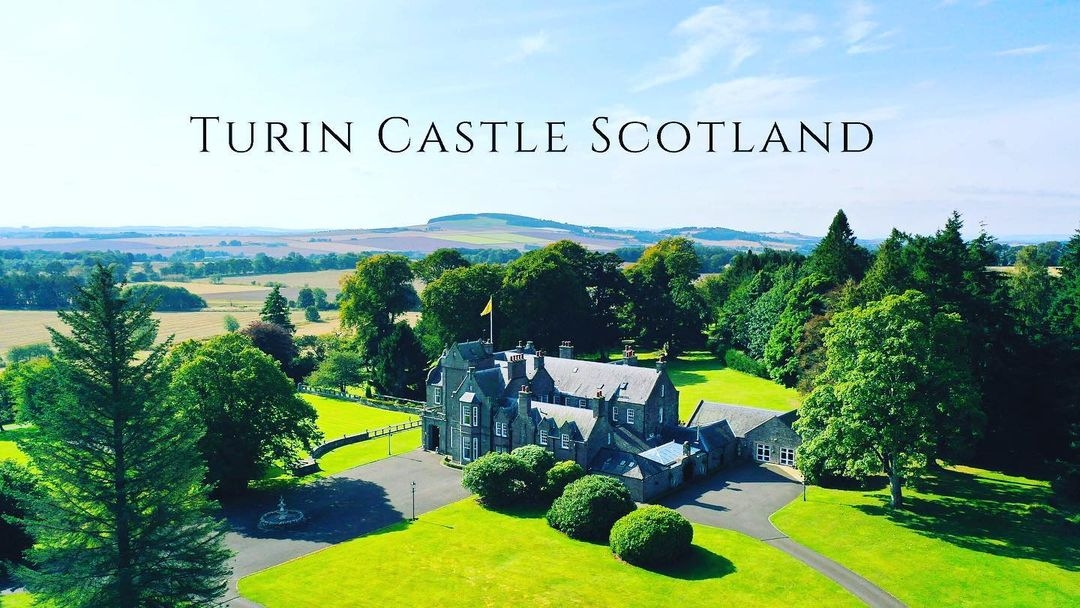 除了一些較為「平價」的食品和生活用品之外,入圍者今年還可入住三晚價值5萬美元的蘇格蘭都靈城堡。