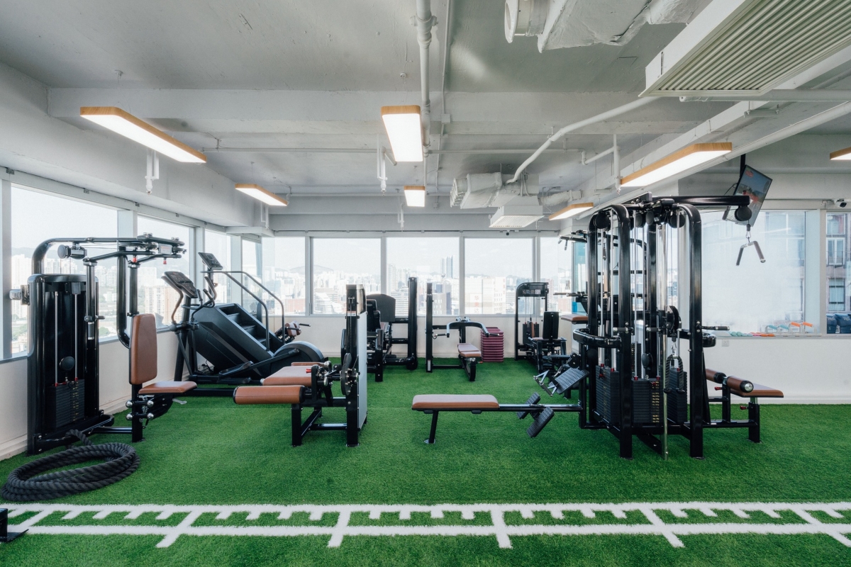 立法會議員霍啟剛指「體育文化場地封場一刀切、無準則」,建議政府訂立場所重開準則,優先重開風險較低的場所。