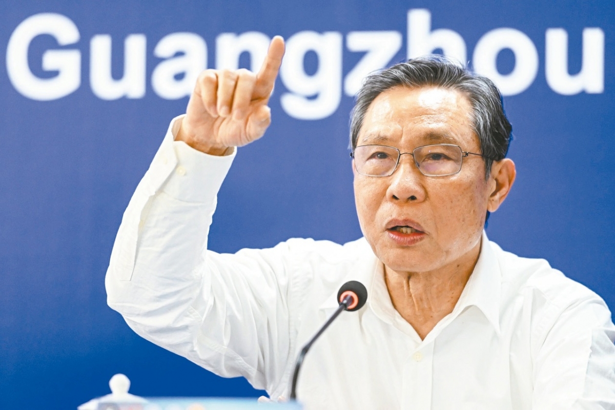 內地著名呼吸病專家、中國工程院院士鐘南山曾在記者會上推薦「連花清瘟膠囊」,強調它能改善患者症狀。