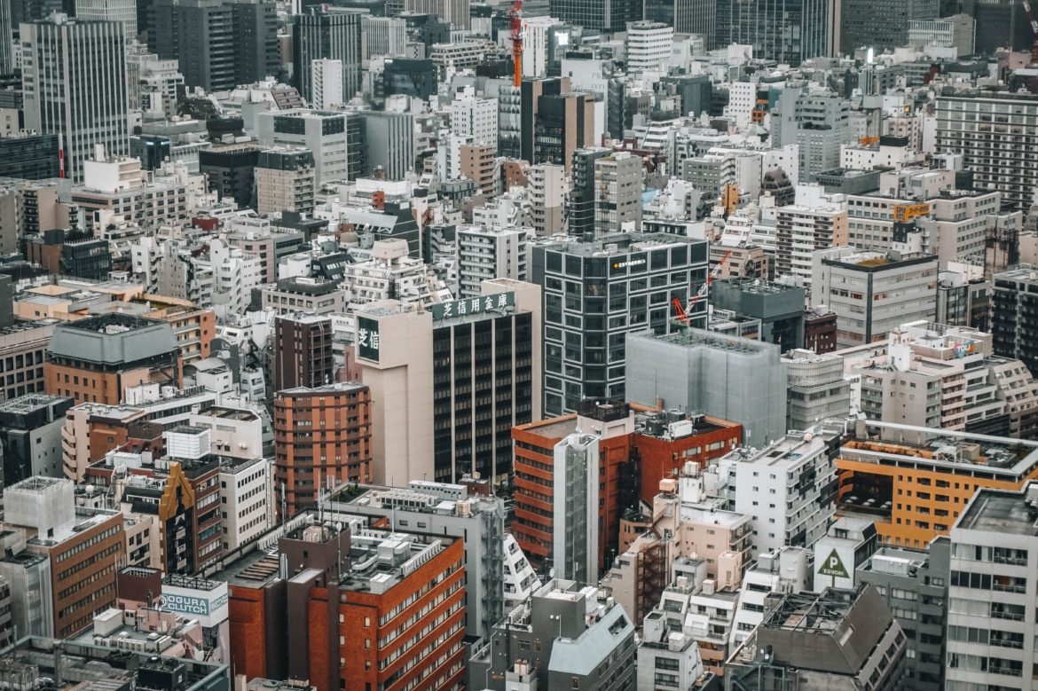 除了旅館業法的規定,亦都須要符合所在城市的城市規劃法、建築基準法及當地政府的相關條例。