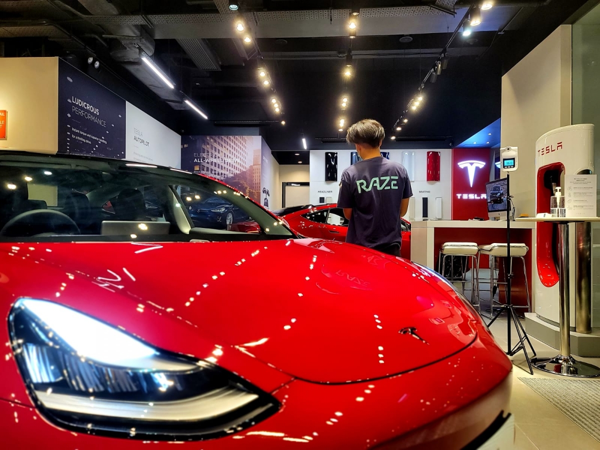 RAZE x Tesla商業汽車塗層服務