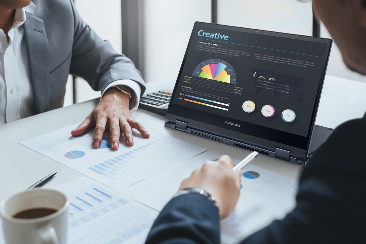 ASUS 將OLED螢幕應用在B5上,令色彩顯現更豐富準確。