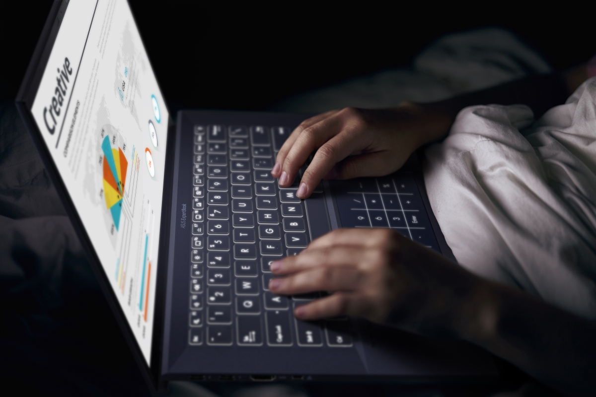 B9搭載雙2TB SSD,支援RAID 0和RAID 1組態,提供更快的資料傳輸及備份。