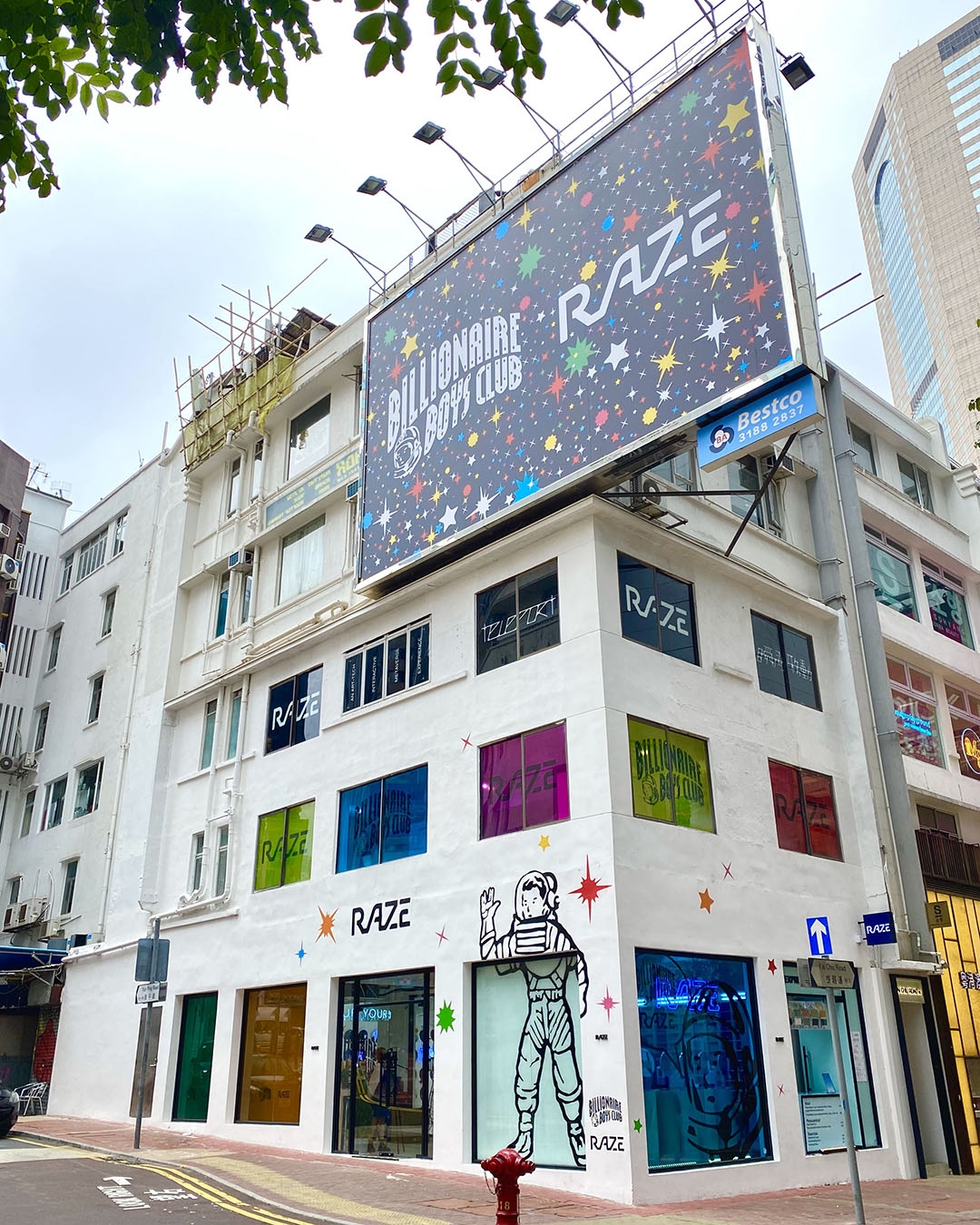 銅鑼灣3層實體限定店(外觀)