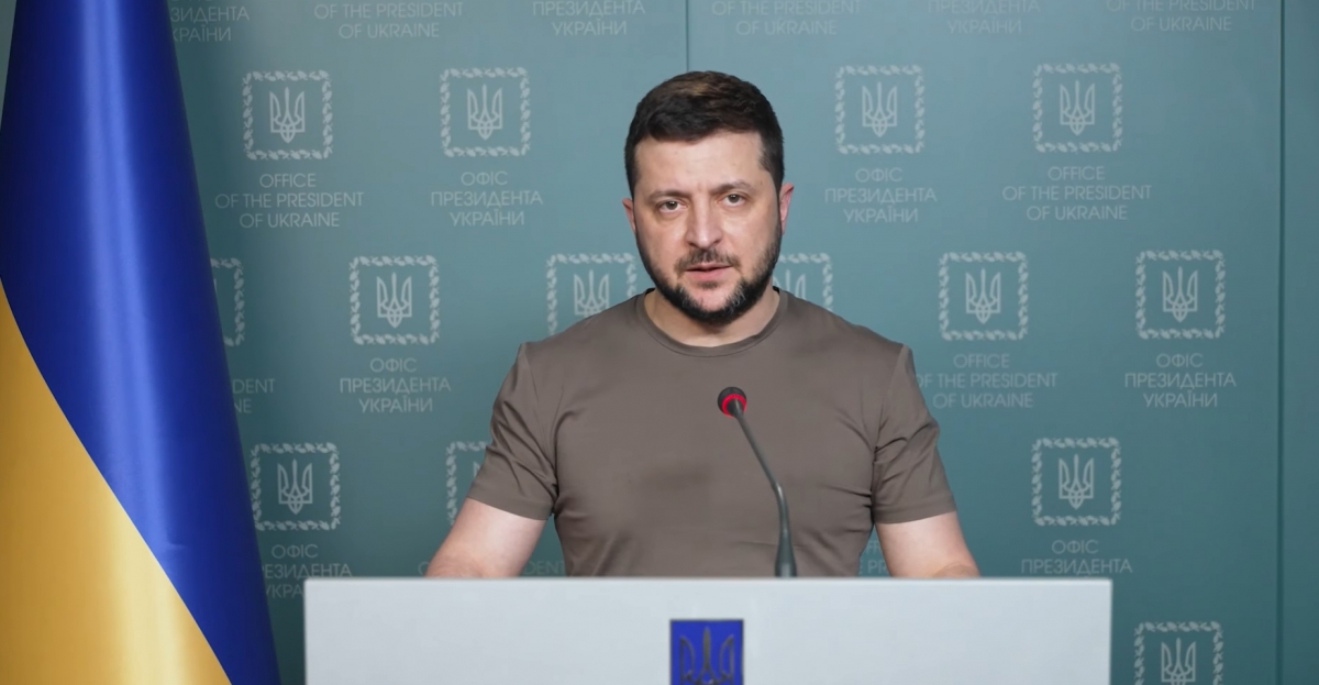 澤連斯基同日晚上發表視像談話時表示,最新談判初步釋出積極信號,但也稱俄軍很有可能繼續對烏克蘭展開進攻,烏國不會鬆懈。