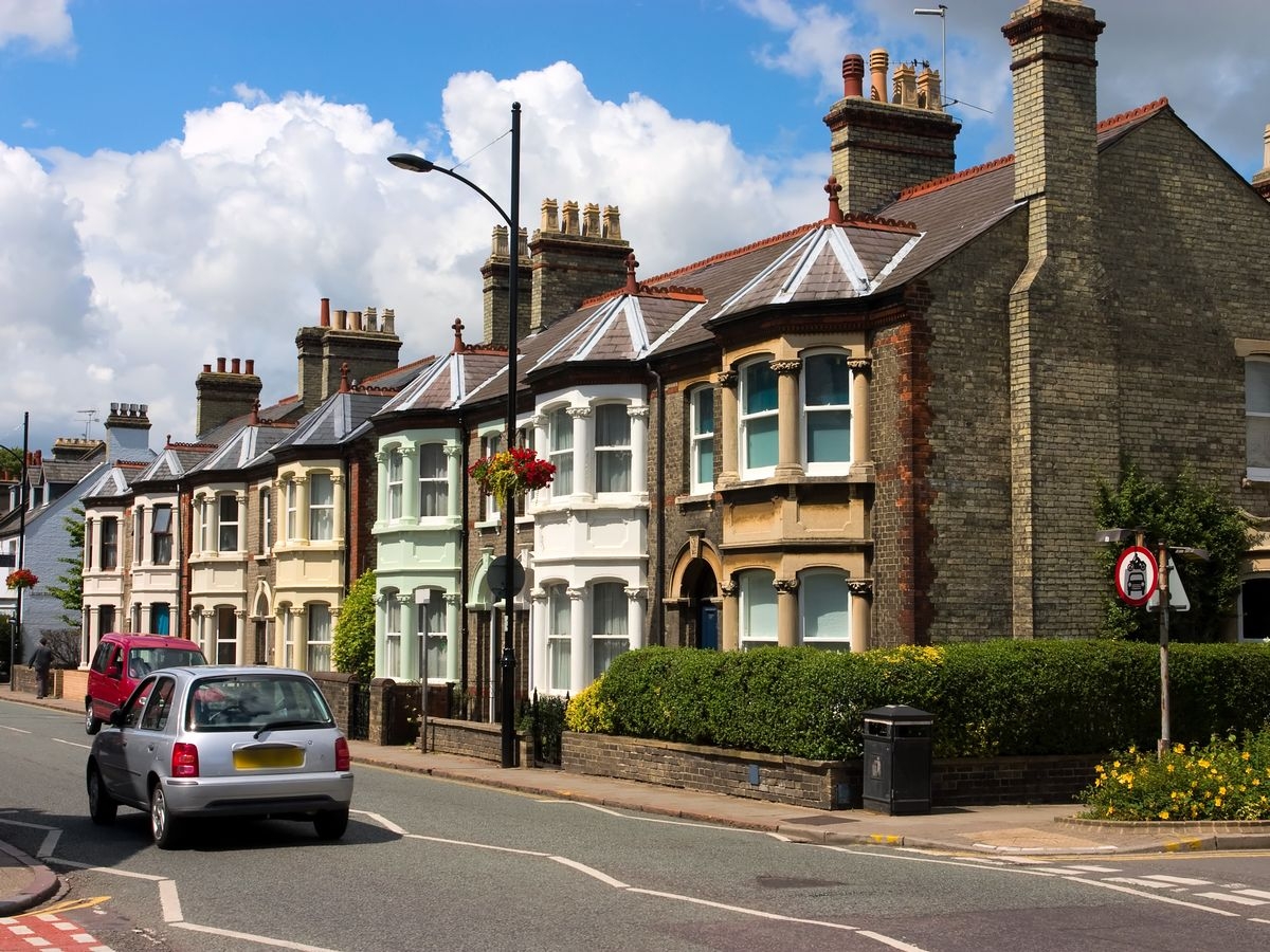 根據英國政府網站顯示,水浸風險(Flood Risk)極高,每年水浸機率高達3.3%,路面或易受侵蝕