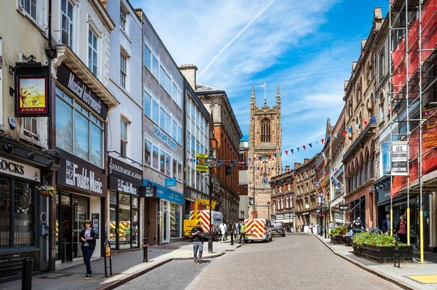 打比郡的生活水平指數及物價均比鄰近的諾定咸稍高一點。