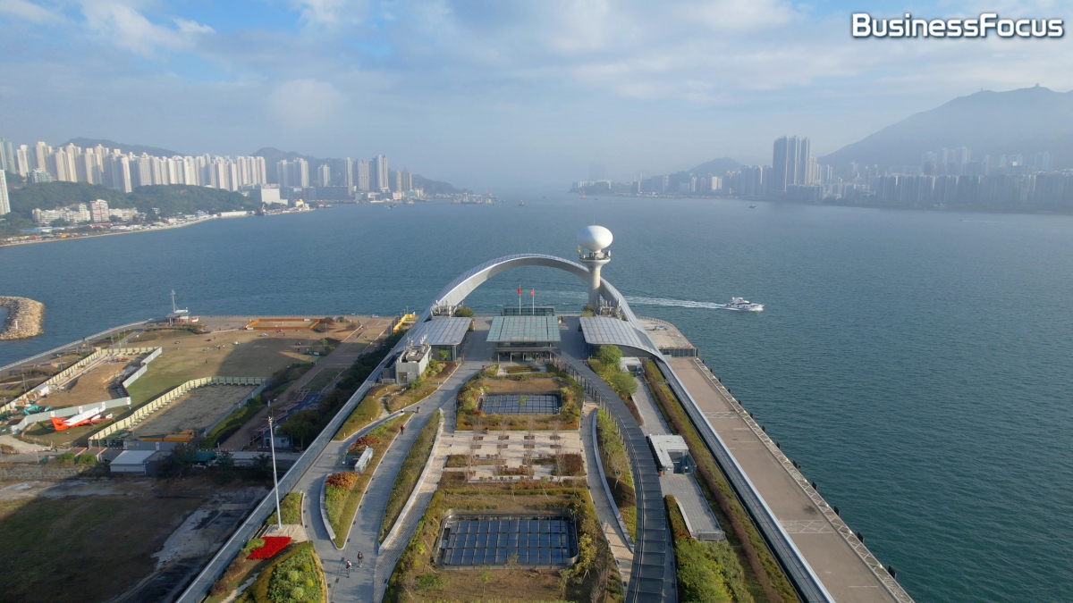 由體育園向海伸延,就會去到郵輪碼頭。