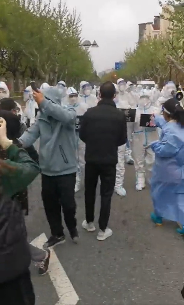 除了張江納仕國際社區之外，浦東新區張江鎮香楠路當日亦發生類似的抗議事件。