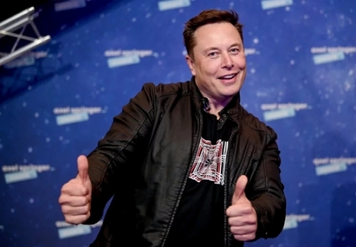 Elon Musk一向有「網紅」、「搞鬼」的形象。