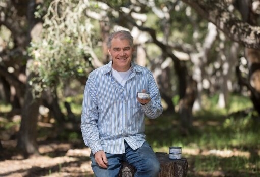 由於過去不時有顧客向其抱怨家中的毛小孩有多麽挑食,拉德克利夫有次便想起《Tom & Jerry》的劇情,靈機一動推出老鼠肉罐頭。