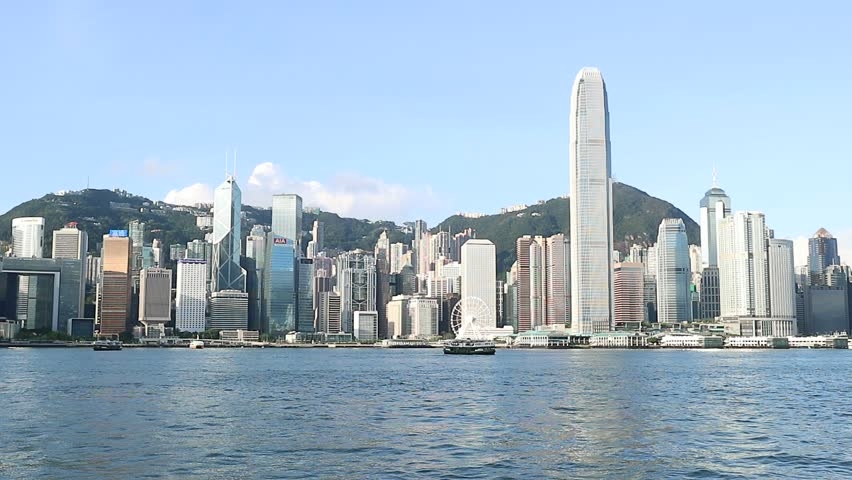 經濟學者羅家聰認為,人才流失無關防疫政策嚴苛與否,反與港府與大眾之間的矛盾日深有關。