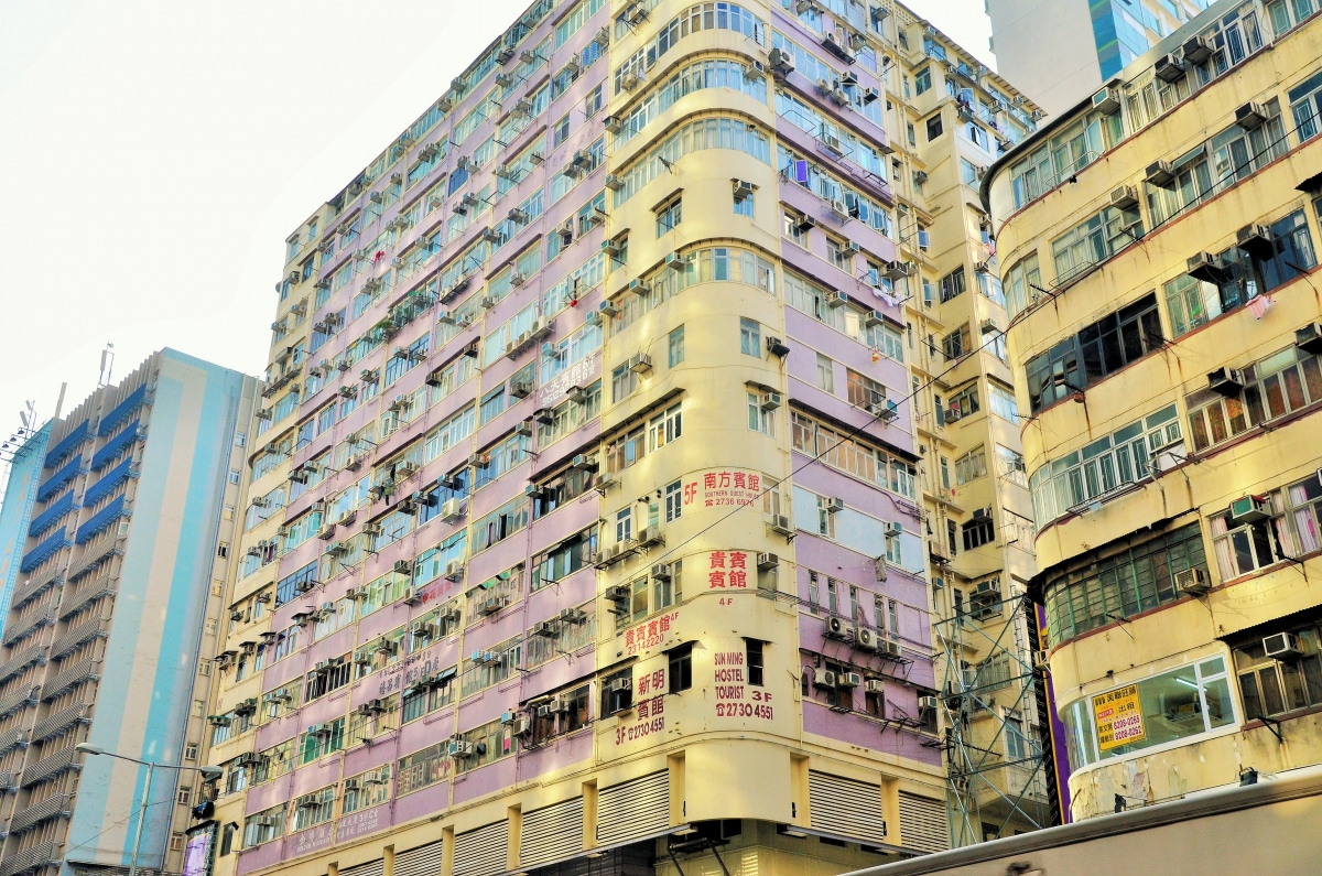 發展局表示會繼續落實最低單位面積要求,以改善市民的居住空間和回應社會訴求。