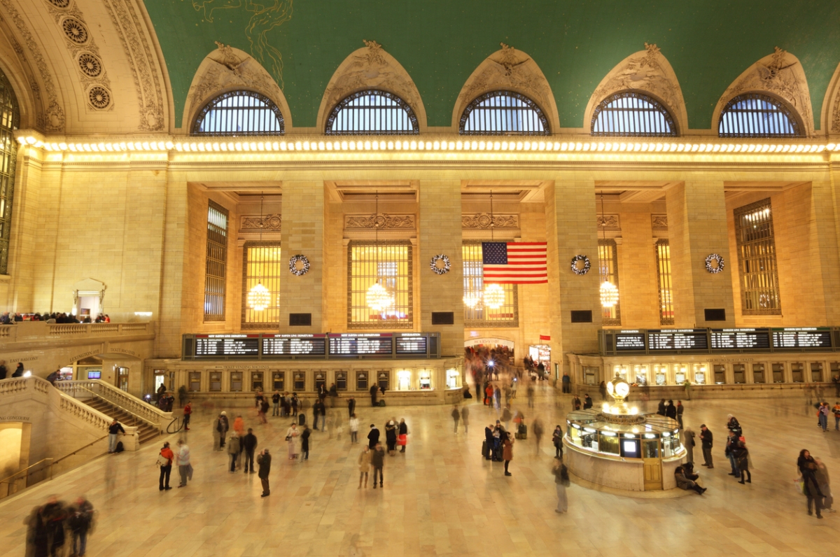 該蘋果零售店座落在紐約最繁忙的中央車站，粉塵、廢氣和噪音是員工特別關注問題。