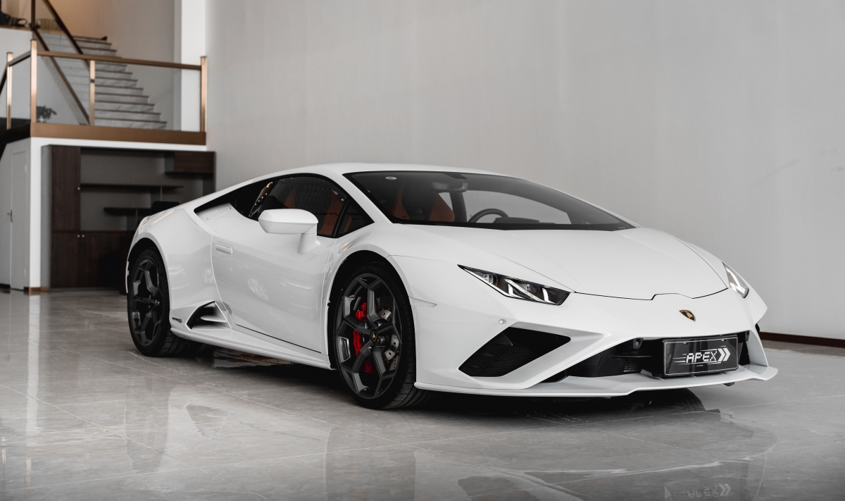 達馬克以奢侈聞名,曾推出買樓送車的營銷計劃。