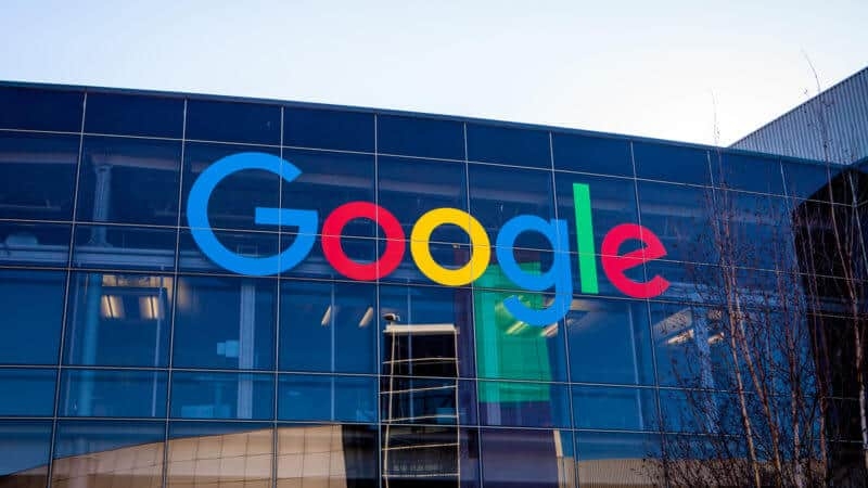 2018年,Google被揭發為重返中國市場,推出「蜻蜓計劃」,惟計劃在抗議中終止。