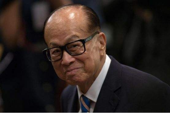 李嘉誠和巴菲特的身家在逆市中不降反增。