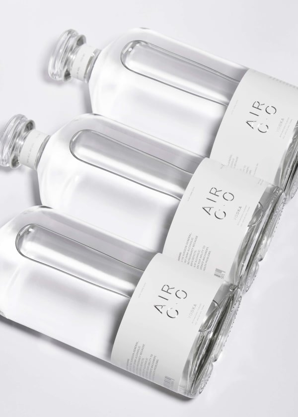 Air Company透過獨有的專利技術,推出全球首款「負碳」伏特加「Air Vodka」。