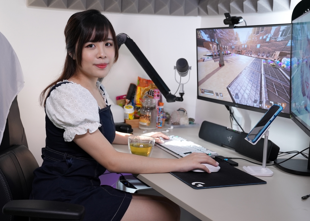 香港女打機實況主小悠於2017年開始經營YouTube,但她發現「香港觀眾覺得你夠努力、性格好、品行好、形象好、打機不可以太差,有很多原因才會肯訂閱,但都未會課金」。