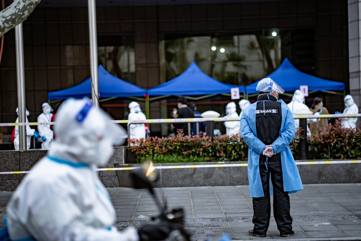 面對客戶經理的詢問,林采宜解釋自己因疫情被關在家中兩月而沒有消費。