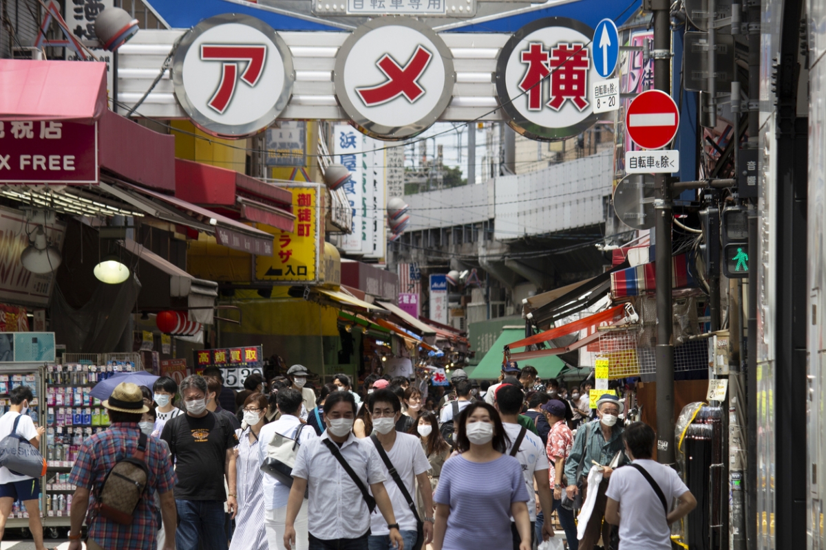 由於昨日一名參與實驗旅行團的泰國旅客已確診感染新冠病毒,日本觀光廳隨即終止全團的觀光活動。