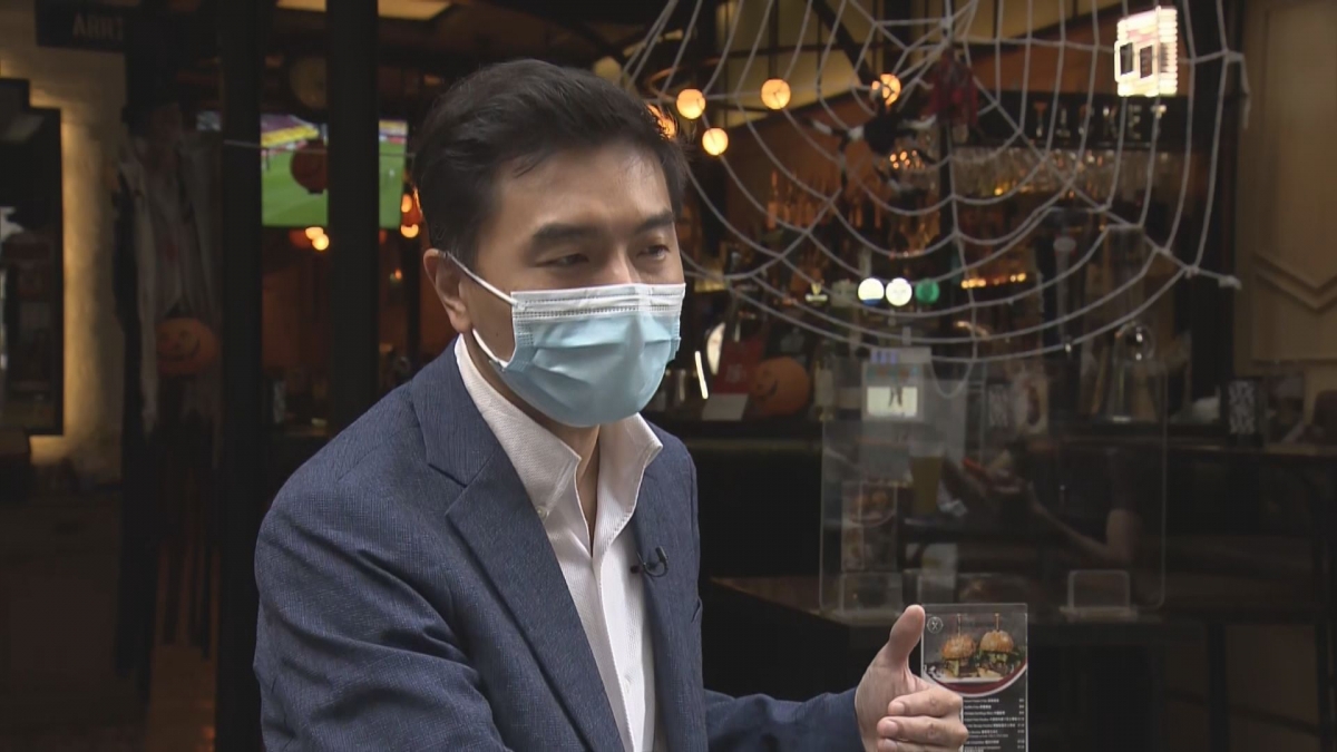 酒吧業協會主席錢雋永希望政府可放寬酒吧至正常營業時間。