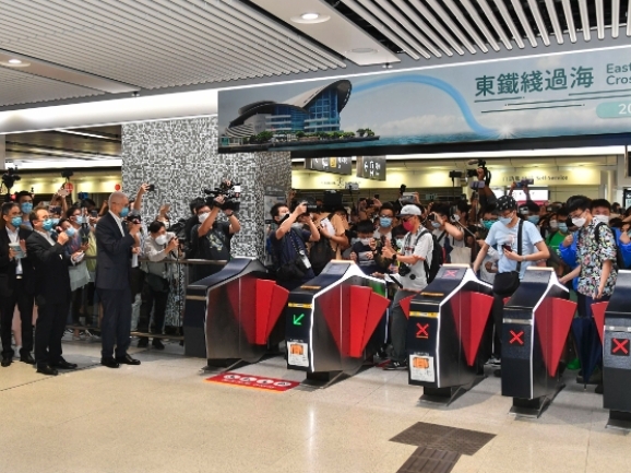 東鐵線過海段正式通車，美聯物業住宅部營運總監張子存表示，尤其看好紅磡、啟德及東九龍一帶等沿線物業買賣及租務交投承接。