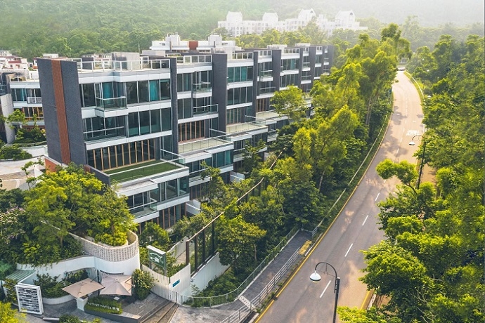 據土地註冊處資料顯示,楊子業在上月購入新世界西貢傲瀧1座6樓A室連一個車位。