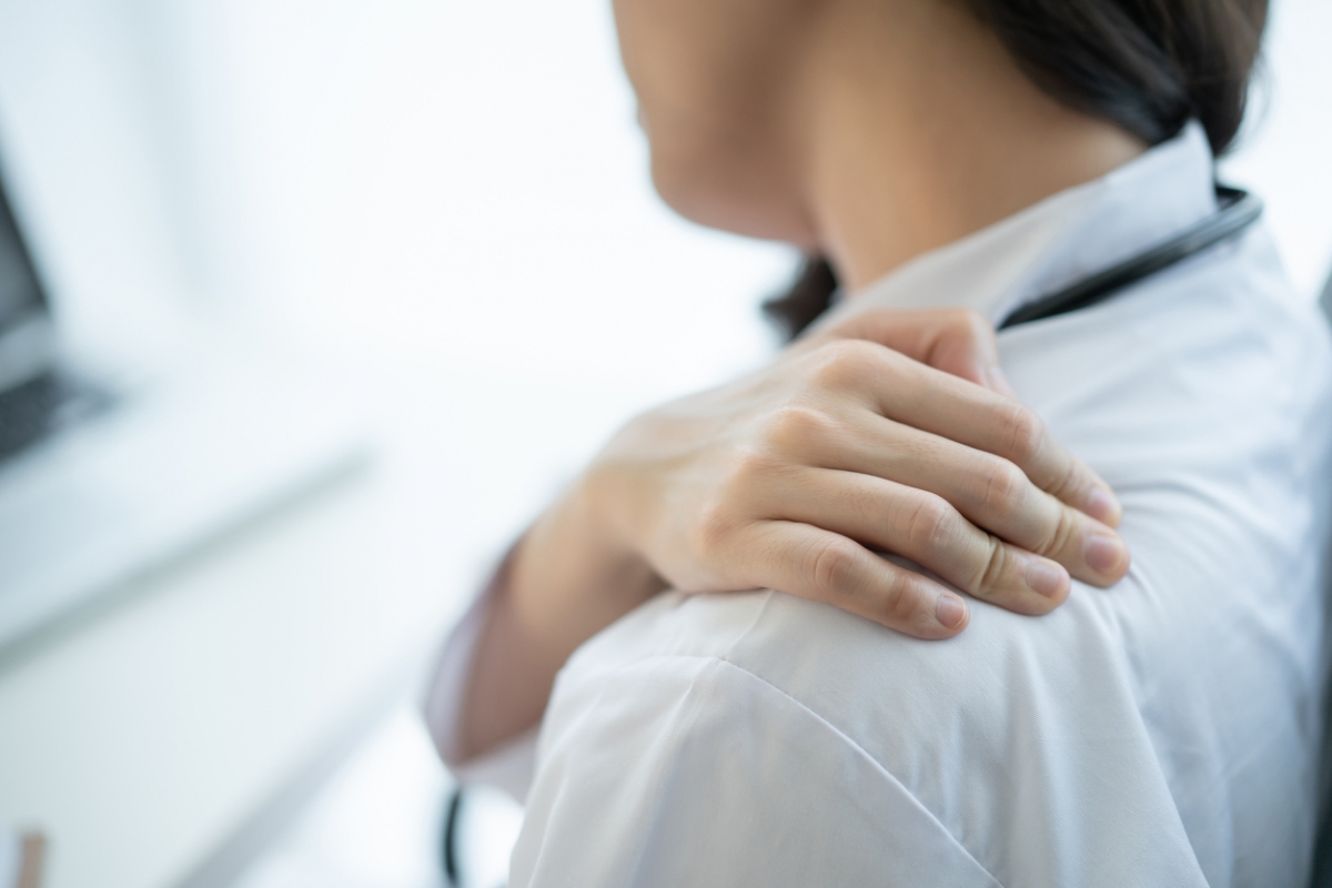 最常見的症狀包括疲勞、呼吸困難急促、咳嗽以及肌肉酸痛等。