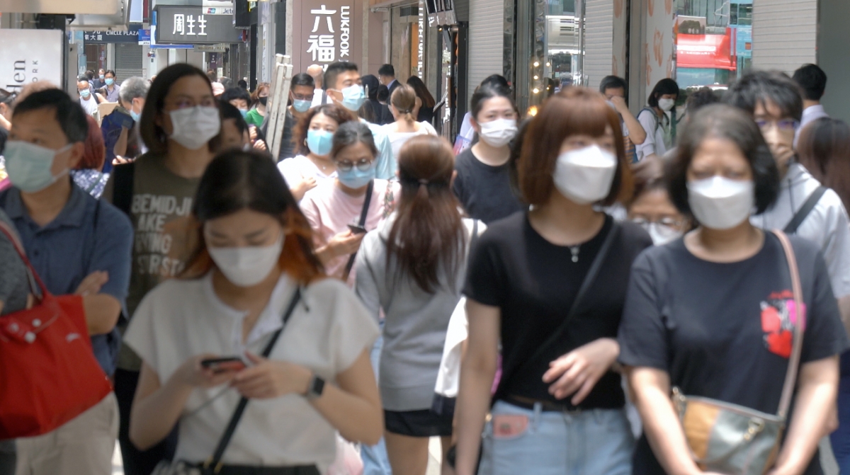 在犧牲經濟和來往香港便利,與保護港人健康之間,港府的選擇是後者,結果賭注失敗。