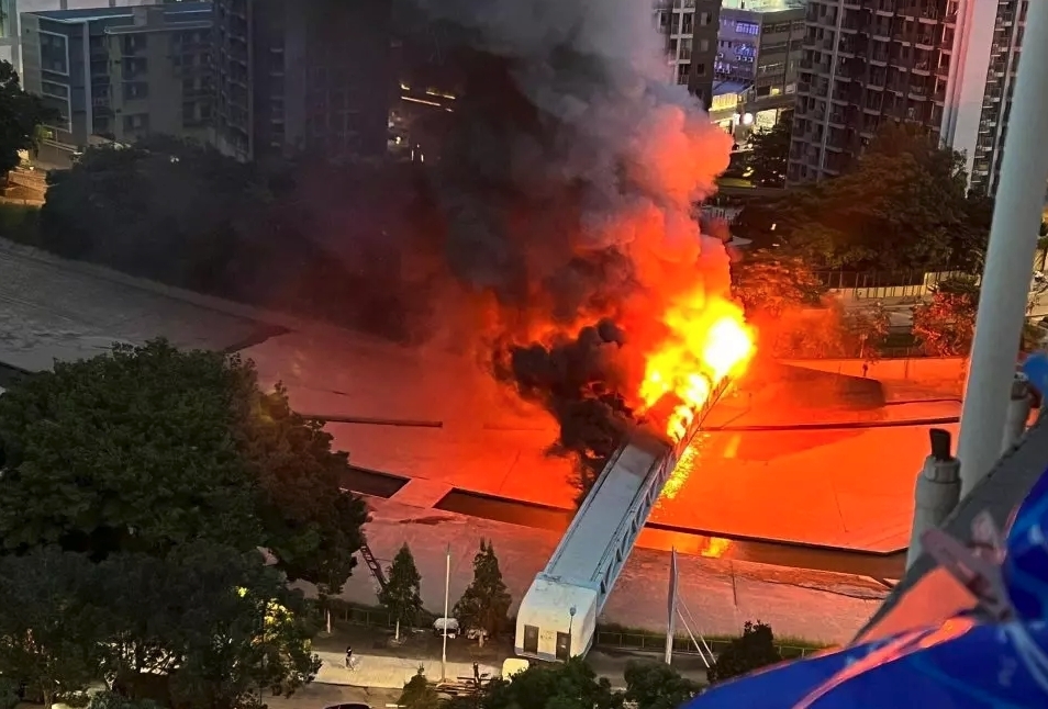 網上圖片見到，該條電纜橋突然起火，當晚共有16萬客戶受停電影響，範圍涉及元朗、天水圍及屯門。