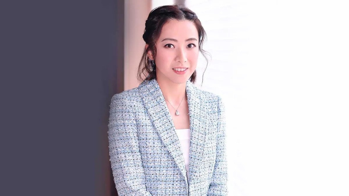 個人履歷及自薦計劃書最突出者,更可獲行政總裁陳凱韻(甘比)親自面試。