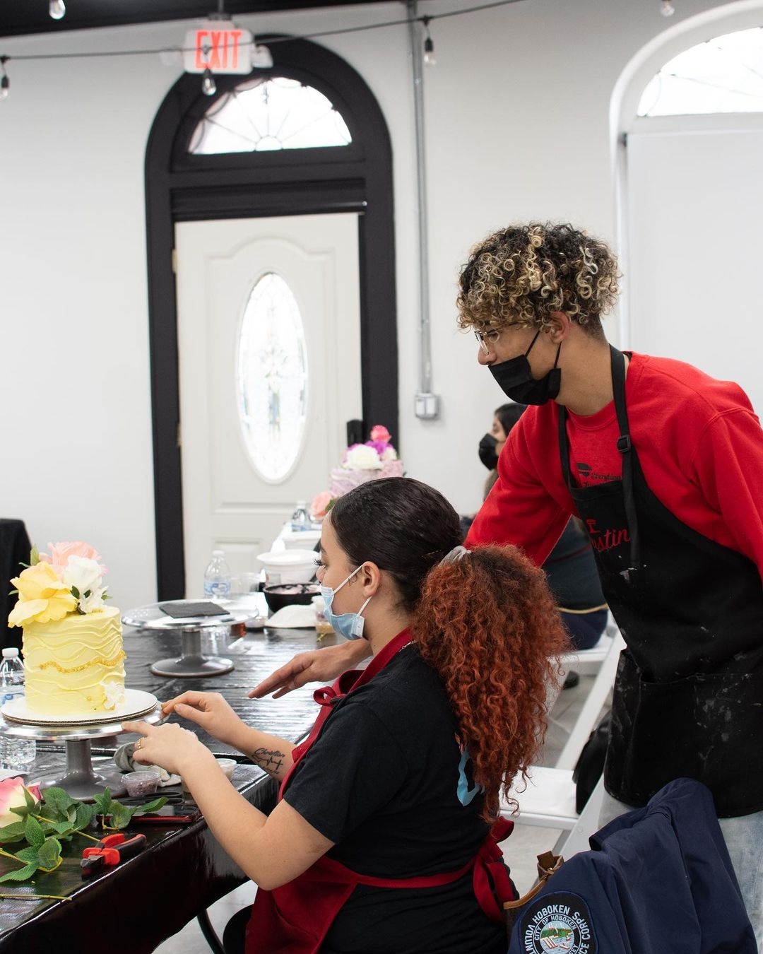 除了製作蛋糕，Justin Ellen亦在網上銷售烘焙工具、材料、食譜，甚至是提供烘焙教程等。