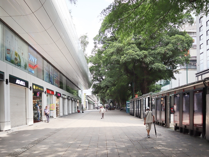 栢麗購物大道業主立案法團最新就整條栢麗購物大道地下及一樓向城規會提岀申請,計劃把「休憩用地」改「食肆」(自助餐廳、咖啡室及茶室) 及「商店及服務行業」。