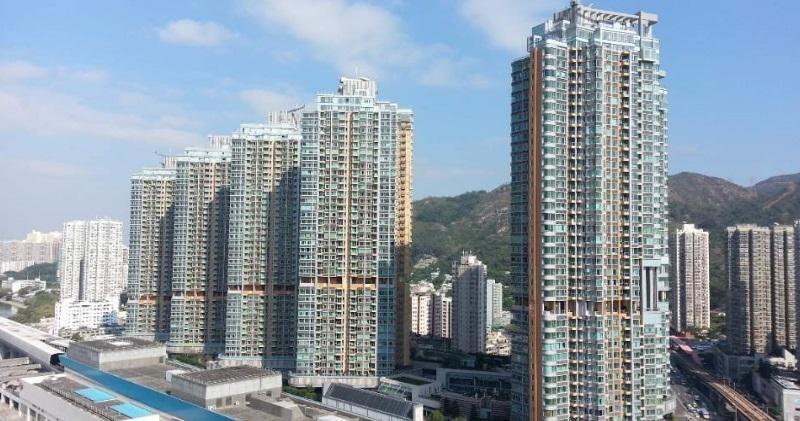 同學母親於2021年成功買入一個三房居單位後一同入住,並將瓏門單位租出以供付按揭。