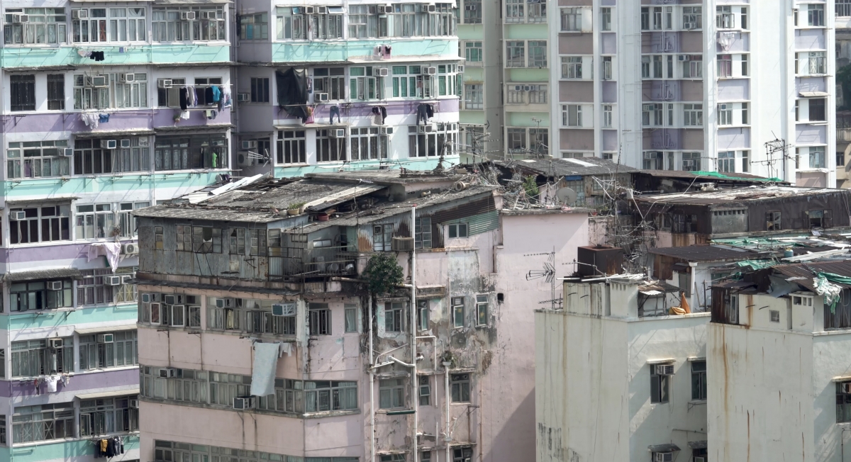 樓齡達30年或以上的私人樓宇屋宇署會送達法定通知,要求業主就樓宇的公用部分、外牆及伸出物或招牌進行訂明檢驗。