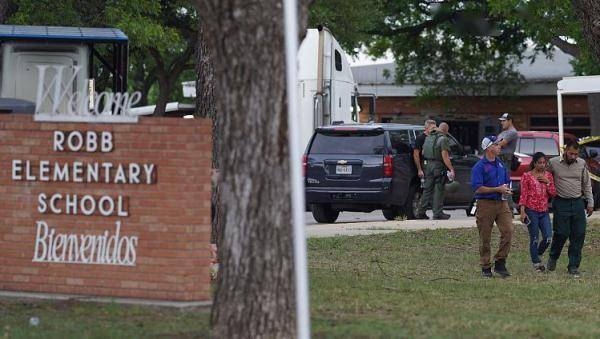 位於德州的羅伯小學於5月24日亦發生校園槍擊案,事件造成21人死亡。