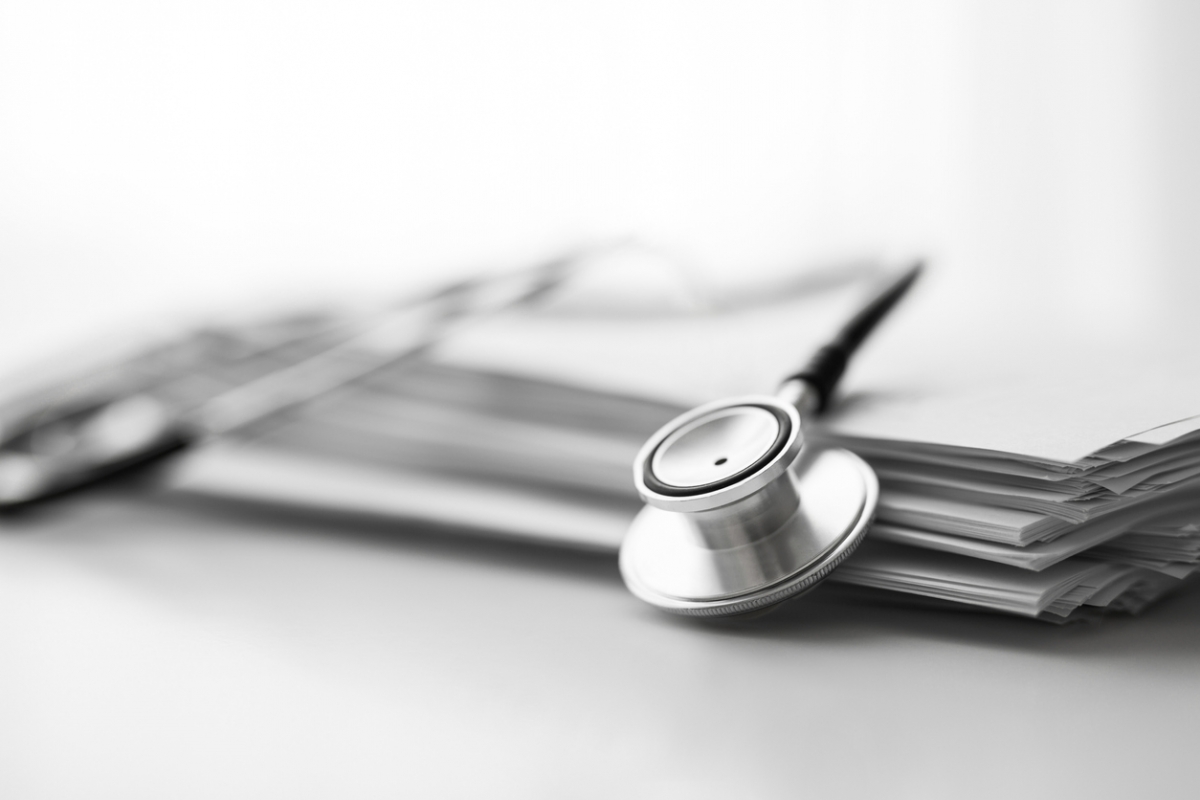 有内媒指,過去曾有醫生在直播中推銷玻尿酸,每瓶售價不足人民幣100元的玻尿酸,一晚就創下200萬人民幣的成交額。