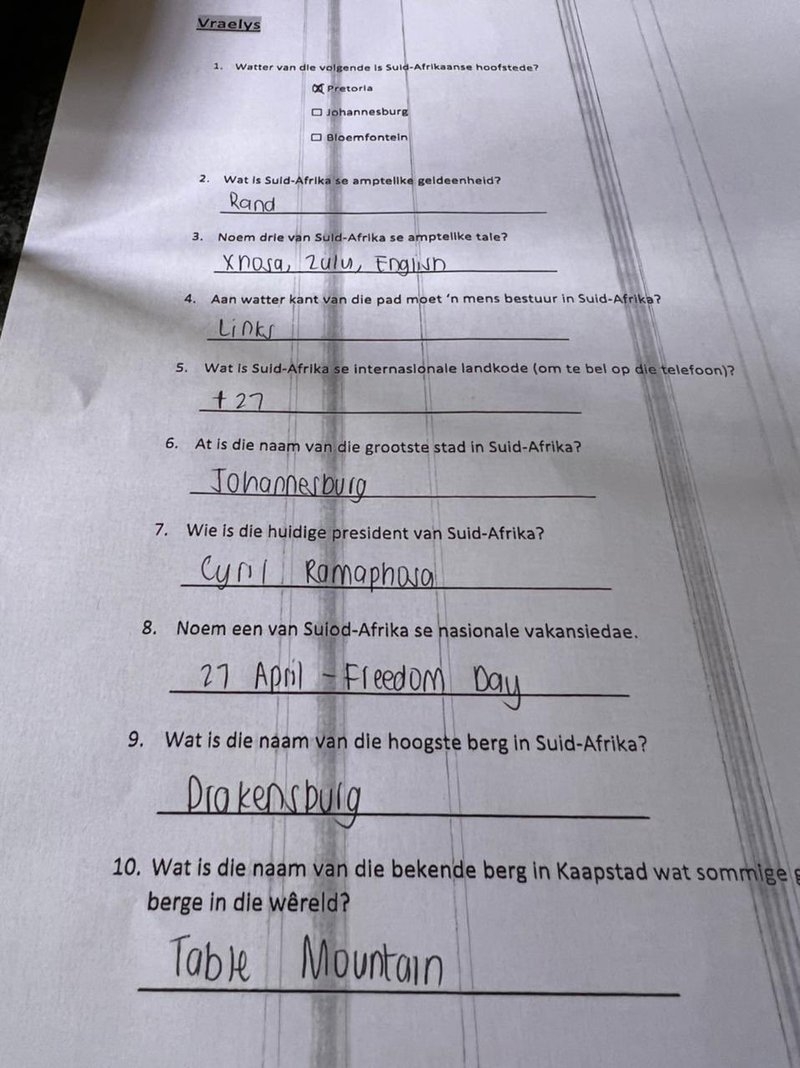 瑞安航空近期要求持有南非護照的旅客在登機前必須接受南非荷蘭語「語言檢測」來證明國籍引發巨大爭議。