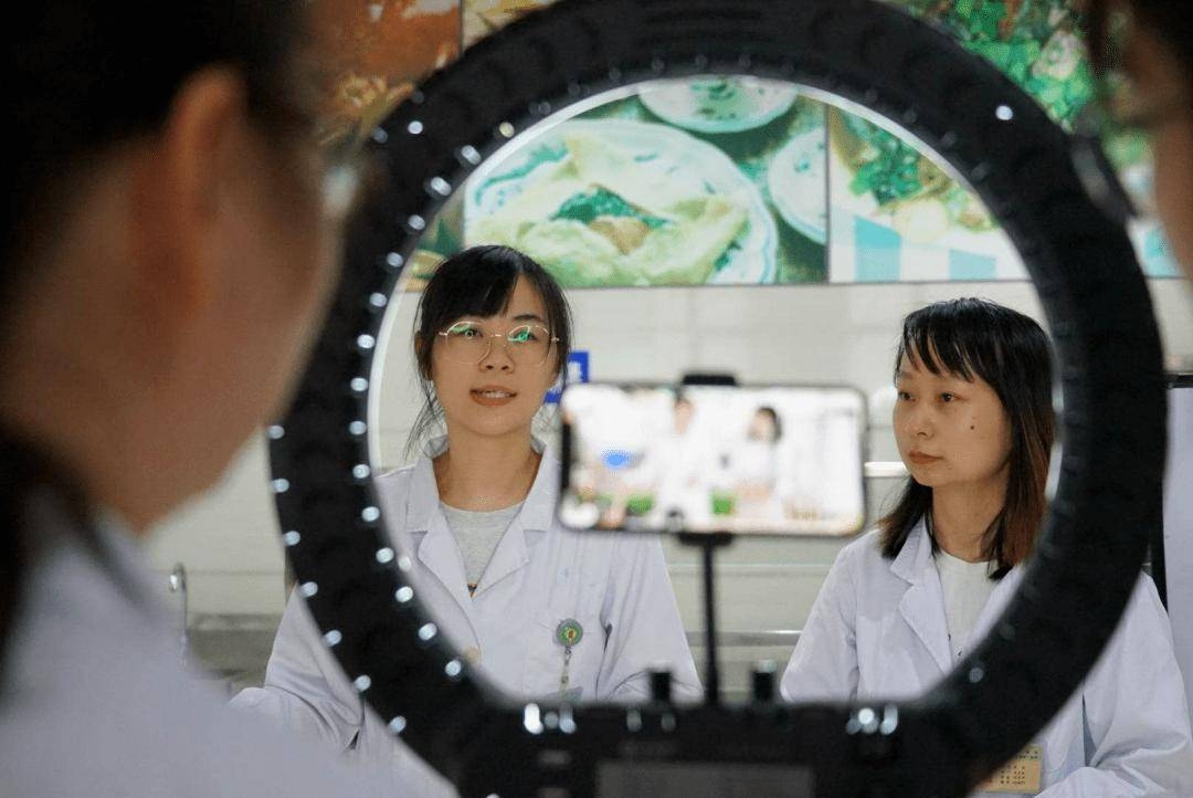 内地政府日前印發通知宣佈聯手打擊醫藥購銷領域和醫療服務的不正之風,嚴查醫療人員利用職務之便直播帶貨。