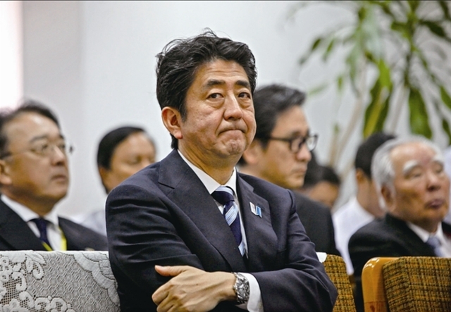 安倍經濟學「三支箭」救市。
