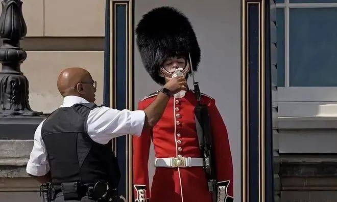 歐洲多地近期遭受熱浪侵襲,其中英國更是在周二(19日)首次錄得創紀錄的逾40度高溫。