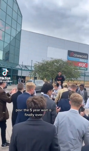 相關挑戰影片在TikTok上深受網民歡迎，有的影片瀏覽量更是達到了數百萬次。