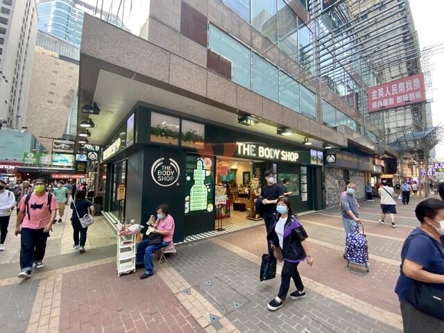 不少網民對「旺角E出口BODY SHOP」結業大感可惜，因為以往與朋友相約旺角，多數都會這裡等候，認為「係一代集體回憶」，如今「往事只能回味」。